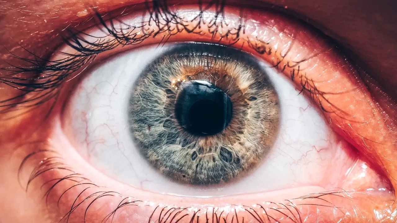 Yakından çekilmiş göz fotoğrafı